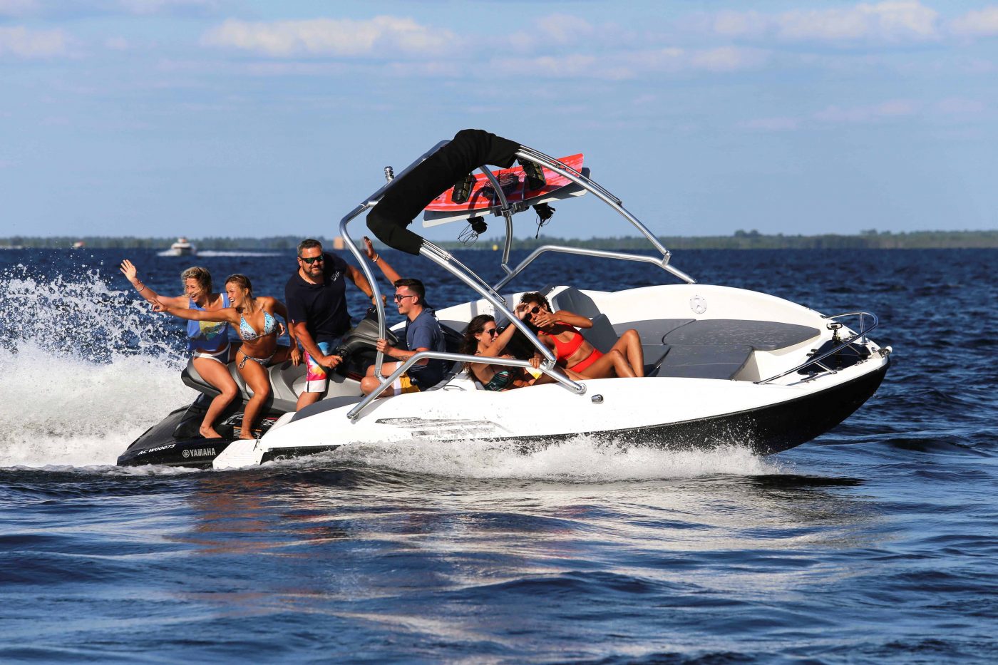 WB 525 - Waveboat.ro